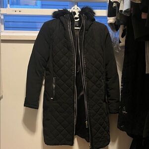 Forever New Black Quilted Jacket with Faux Fur Trim